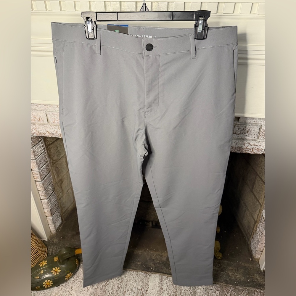 Banana Republic Men's Performance Chino Pants NWT Gray 36x32 Stretch Travel Golf